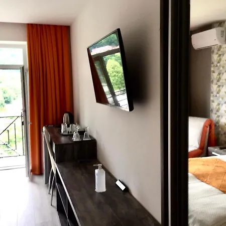 Village מלון דירות 4*