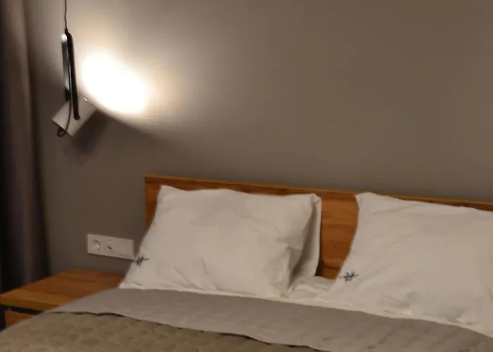 Village 波利亚纳