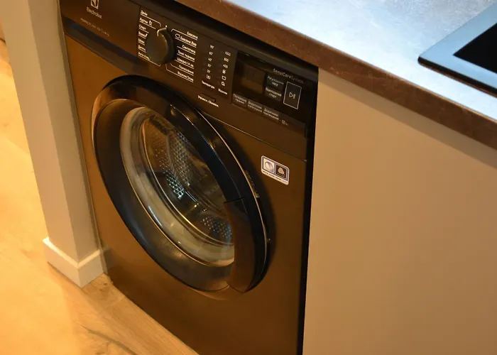 Village 波利亚纳