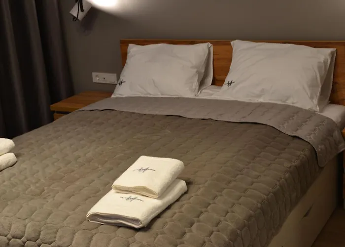 Village 波利亚纳