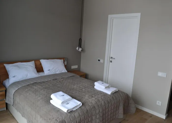 Village 公寓式酒店